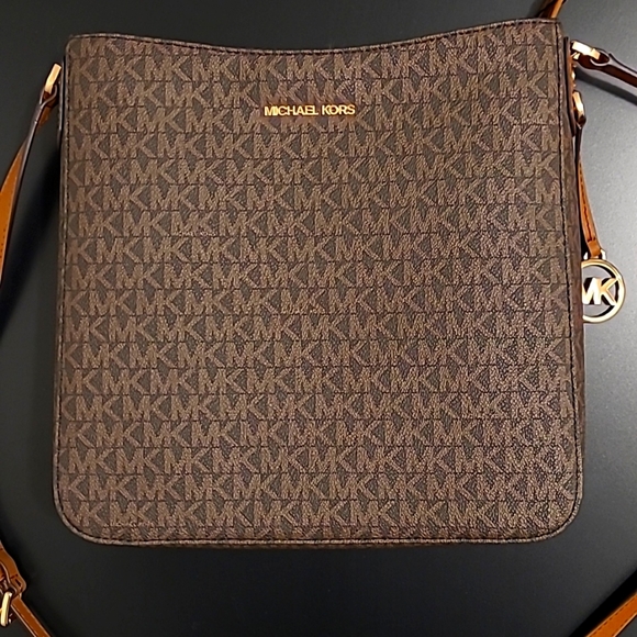 Michael Kors Handbags - Michael Kors Bag.